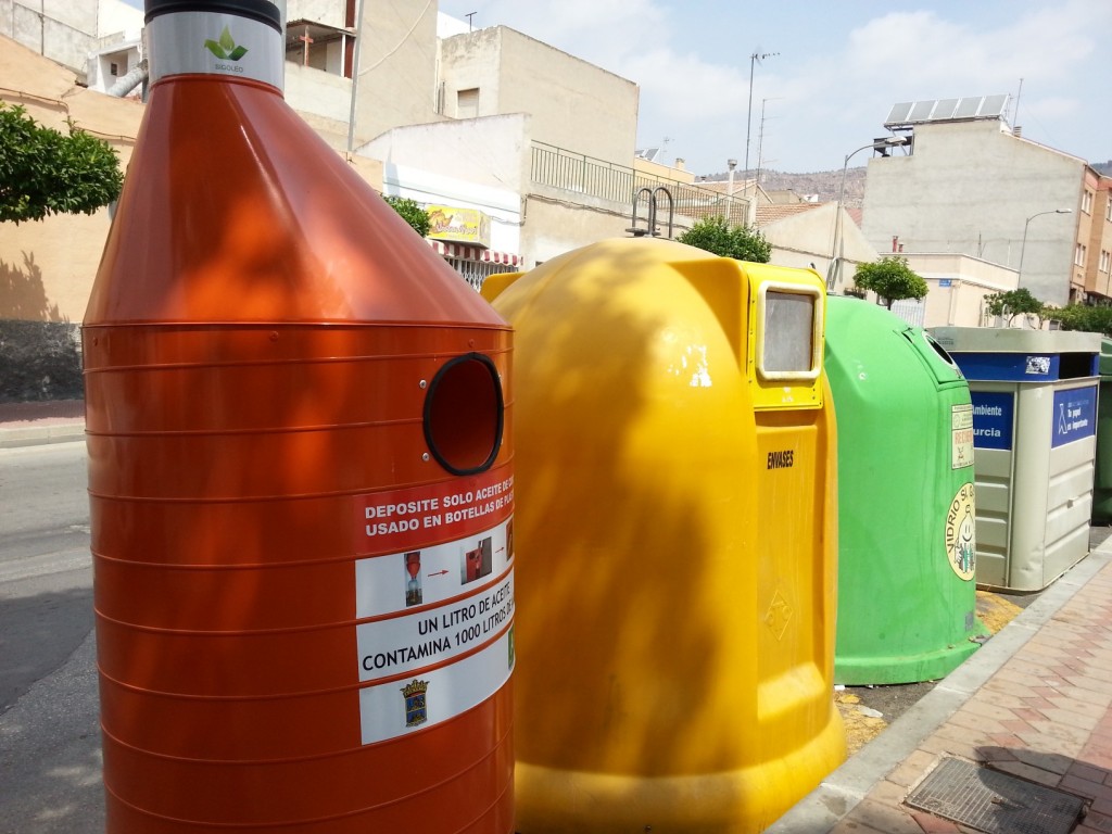 Ribadumia-renova-contedores-reciclaxe-aceite-vexetal-usado