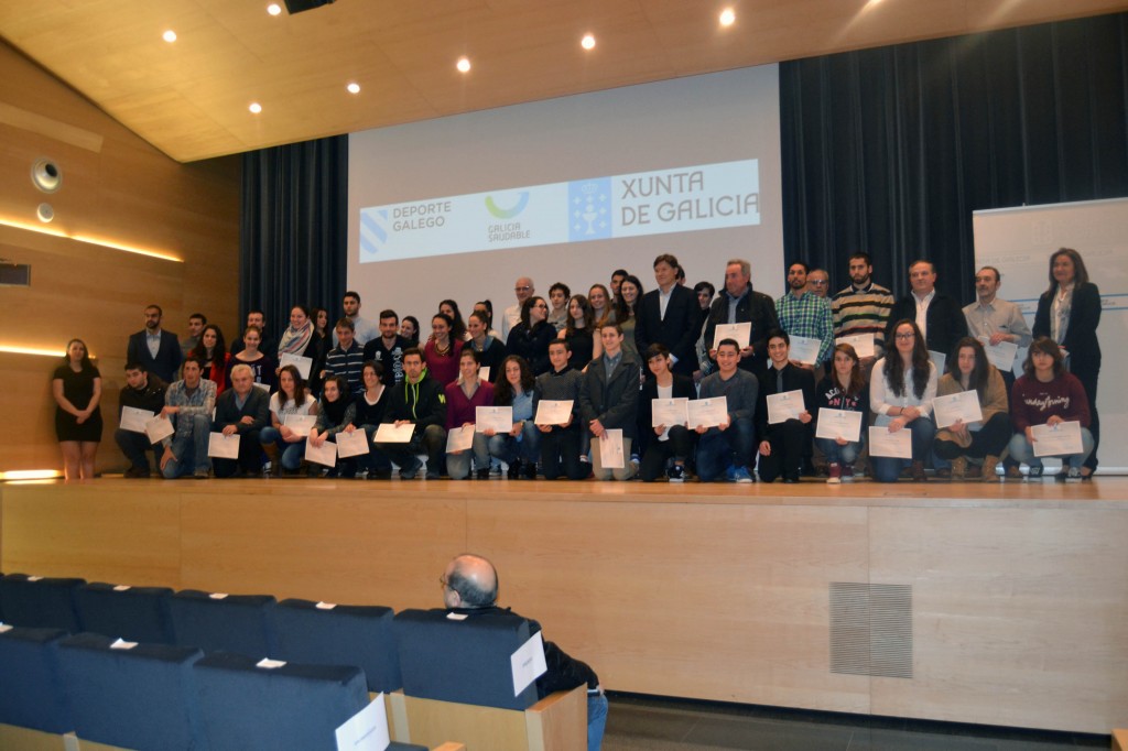 Director-Xeral-para-Deporte-recibe-deportistas-pontevedreses-campións-de-España-piragüismo-loita-remo-tríatlon-taekwondo-tiro-judo