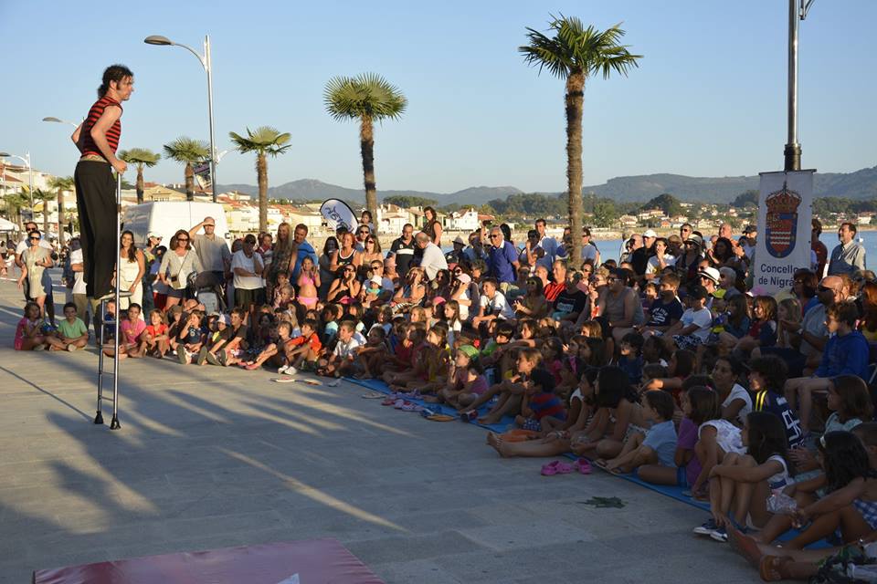 Paiasos-acróbatas-trapecista-malabaristas-reconocido-prestixio-quinta-edición-festival-Novo-Circo-Nigrán