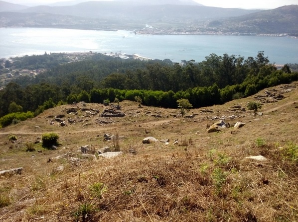 Traballos-recuperación-patrimonio-material-monte-Santa-Tegra