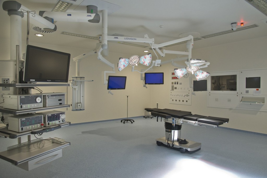 hospital-Álvaro-Cunqueiro-dispón-bloque-cirúrxico-altas-prestacións-tecnoloxía-máis-avanzada